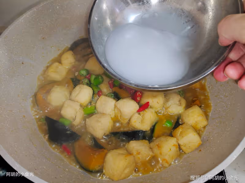天冷這菜不吃太虧了,好一個秋補第一菜!一菜一豆搭配燜一鍋,口口爆汁嫩透了