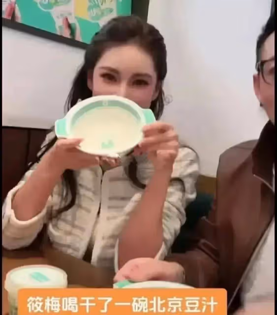 馬筱梅素顏出鏡教網友編頭髮超可愛,不化妝依舊超美,生活好精緻