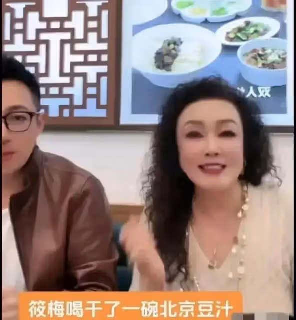 馬筱梅素顏出鏡教網友編頭髮超可愛,不化妝依舊超美,生活好精緻
