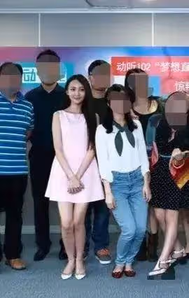 葉珂主持人時期照片曝光,清純可愛十分漂亮,比現在更好看