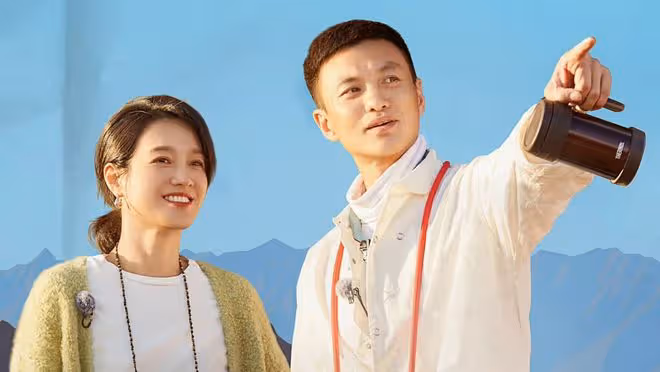周一圍罕見化妝出席,形象大變與朱丹同框,夫妻甜蜜狀態引關注