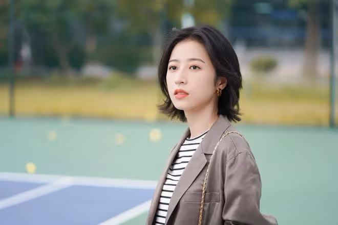 周雨彤廁所吃零食言論引爭議,真性情還是情商低?網友熱議不斷