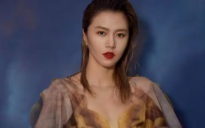 譚維維自曬化妝照,原相機美顏相機大對比,真實顏值引關注