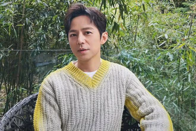 何炅烏鎮低調拍攝引關注,不老容顏再成焦點,魅力依舊引發熱議
