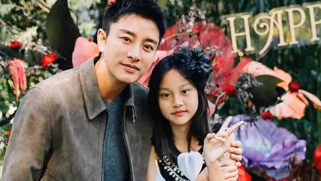 甜馨12歲生日曝光新寫真,網友盛讚其美麗蛻變,星二代成長引關注