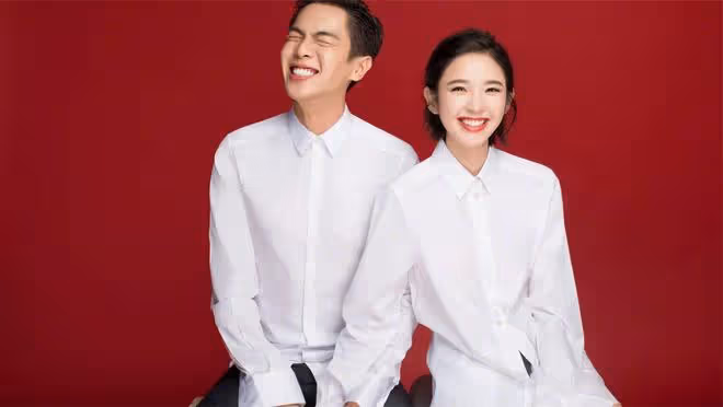 張若昀唐藝昕婚禮現場甜蜜互動,模範夫妻恩愛依舊,網友熱議紛紛
