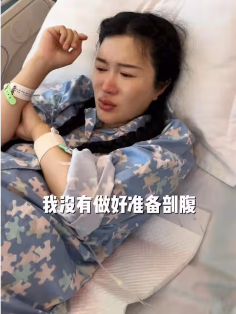 73歲張紀中四胎得女，一家六口全家福首曝光，小龍珠露正臉像爸爸