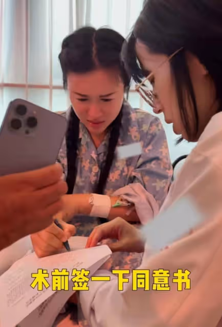 73歲張紀中四胎得女,一家六口全家福首曝光,小龍珠露正臉像爸爸