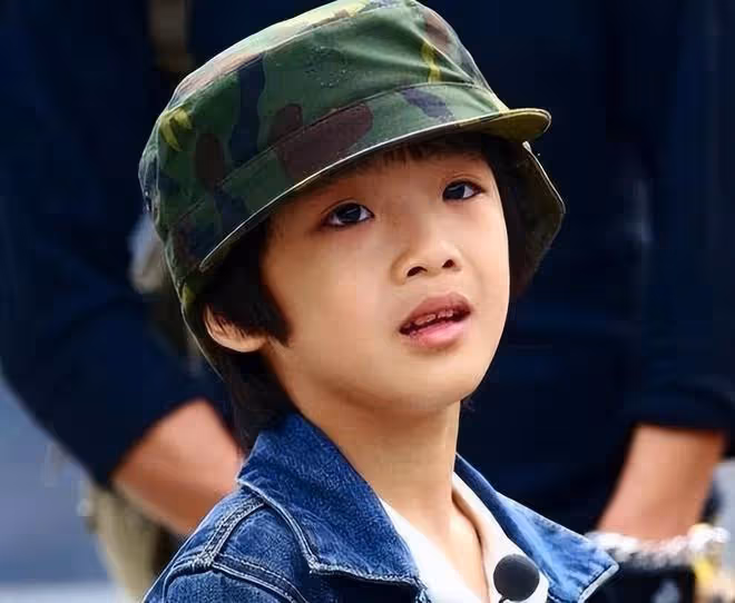 吳鎮宇曬16歲兒子,費曼瘦一大圈變小型男,和王嘉爾同框身高搶鏡