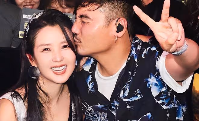 何潔曬19年前後對比照,美貌身材不輸從前,瘦一大圈更養眼了