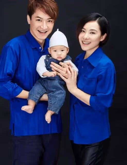 劉璇慶祝兒子滿9歲,赳赳和妹妹長相隨媽媽,一家四口全是高顏值