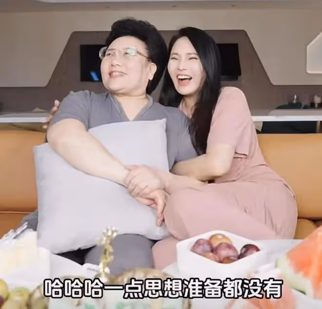 伊能靜曬與婆婆溫馨日常,親自給秦昊媽媽捏腿擦腳,婆媳宛如閨蜜
