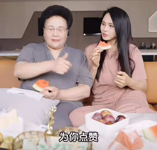 伊能靜曬與婆婆溫馨日常,親自給秦昊媽媽捏腿擦腳,婆媳宛如閨蜜