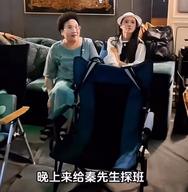 伊能靜曬與婆婆溫馨日常,親自給秦昊媽媽捏腿擦腳,婆媳宛如閨蜜