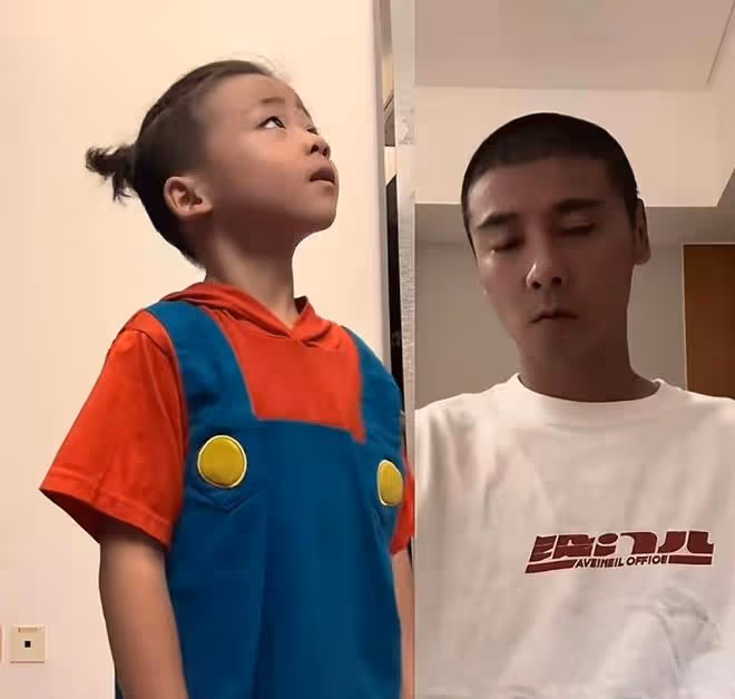 張晉曬三胎兒子近照,樂兒和爸爸剪同款板寸,共用一張臉超帥氣