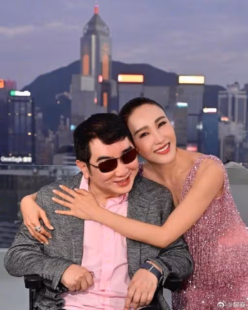 黎姿慶祝53歲生日,與老公女兒幸福同框,父母弟弟全出鏡超有愛