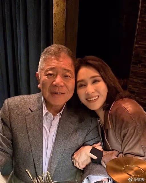 黎姿慶祝53歲生日,與老公女兒幸福同框,父母弟弟全出鏡超有愛