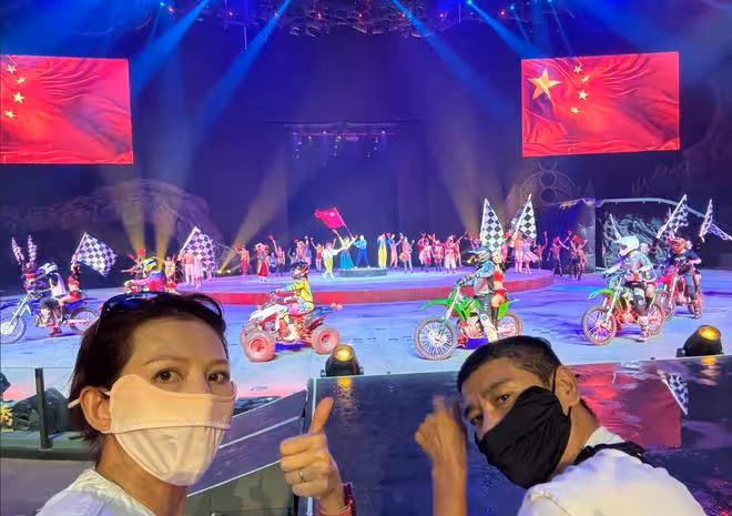 蔡少芬一家五口出遊,13歲長女身高一米七,小兒子頭頂扎揪揪超萌