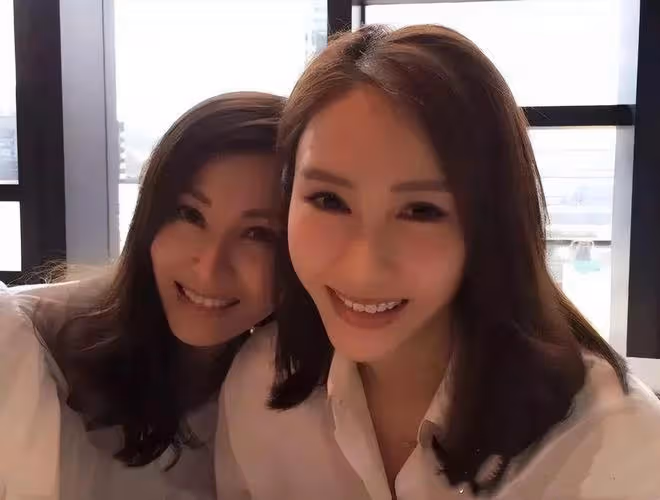 歲月不敗美人!李嘉欣曬照為黎姿慶祝53歲生日,同款凍齡顏值搶鏡