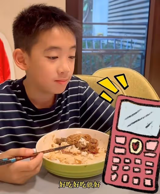 陳小春11歲兒子下廚做飯,應采兒激動記錄,Jasper廚藝獲全家稱讚