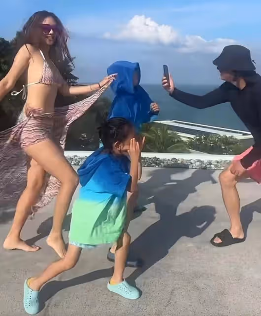 陳小春11歲兒子下廚做飯,應采兒激動記錄,Jasper廚藝獲全家稱讚