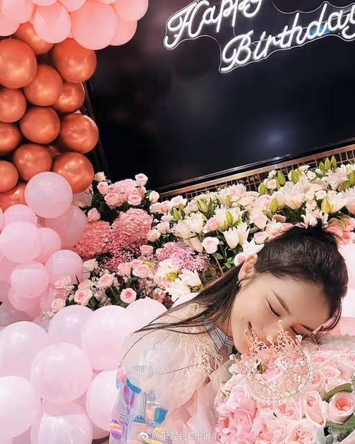 林峯為小11歲嬌妻慶生,張馨月曬合照秀恩愛,女兒正臉曝光超漂亮