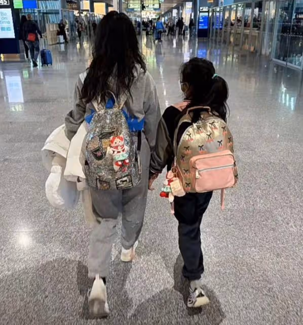 文章倆女兒近照曝光,16歲愛馬越長越爸爸,妹妹復刻馬伊琍高顏值