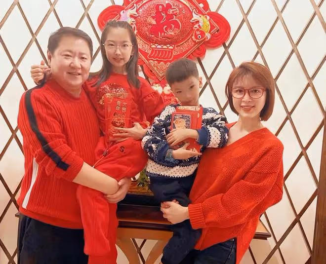金巧巧與於冬久違合體秀幸福,兩人陪兒女過中秋,一家四口超有愛