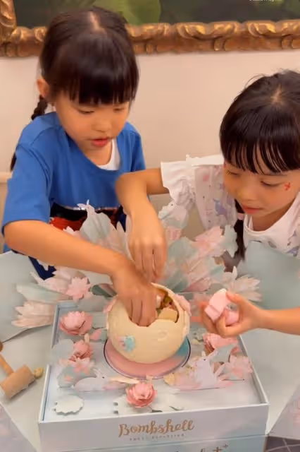 熊黛林中秋節曬全家福,夫妻二人恩愛如初,雙胞胎女兒越長越漂亮