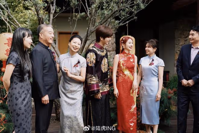 「快男」陸虎曬婚禮現場照,夫妻當眾擁吻甜齁,男帥女美超般配