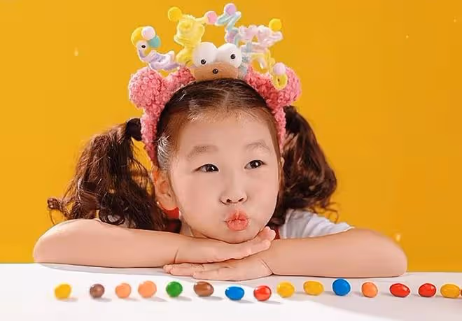 張紀中幼女滿4歲,小花仙胖嘟嘟超可愛,和73歲爸爸共用一張臉