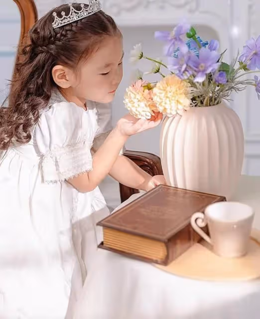 張紀中幼女滿4歲,小花仙胖嘟嘟超可愛,和73歲爸爸共用一張臉