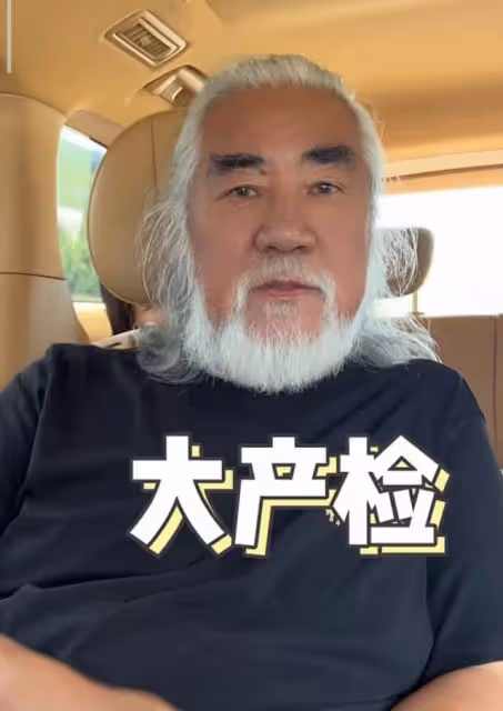 張紀中幼女滿4歲,小花仙胖嘟嘟超可愛,和73歲爸爸共用一張臉