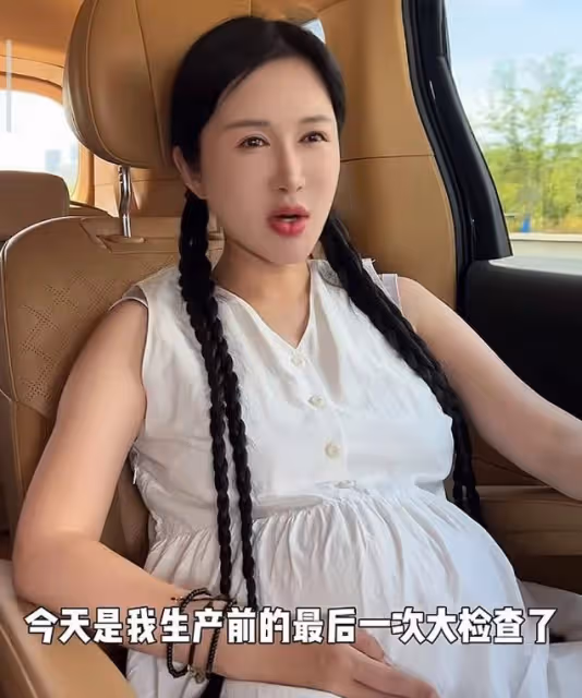 張紀中幼女滿4歲,小花仙胖嘟嘟超可愛,和73歲爸爸共用一張臉