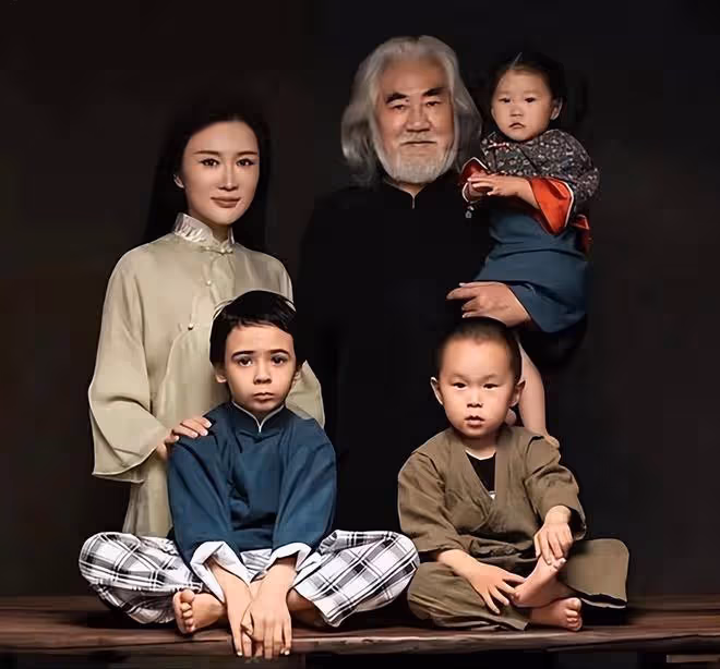 張紀中幼女滿4歲,小花仙胖嘟嘟超可愛,和73歲爸爸共用一張臉