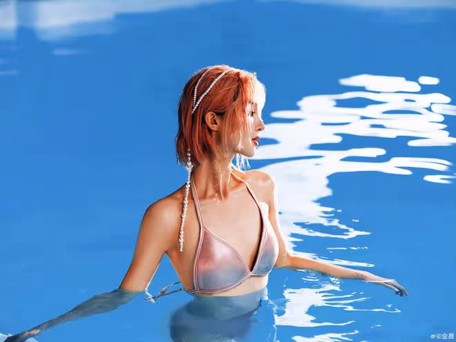 金晨曬34歲生日寫真,穿泳衣化身最美人魚公主,身材纖瘦美翻了