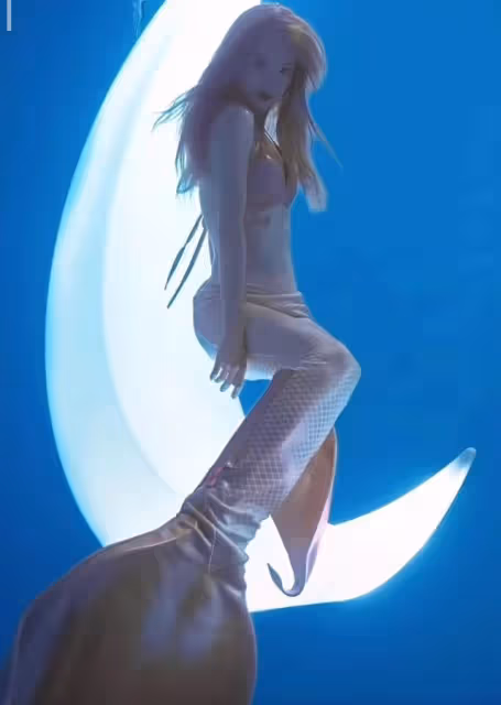 金晨曬34歲生日寫真,穿泳衣化身最美人魚公主,身材纖瘦美翻了