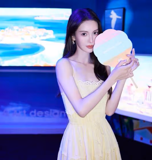 金晨曬34歲生日寫真,穿泳衣化身最美人魚公主,身材纖瘦美翻了