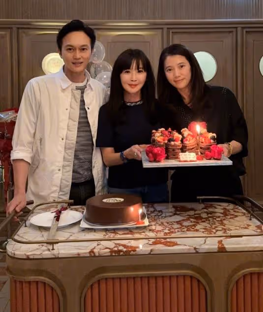 袁詠儀曬全家福慶生,邱淑貞驚喜出鏡,17歲魔童超一米八比爸爸高