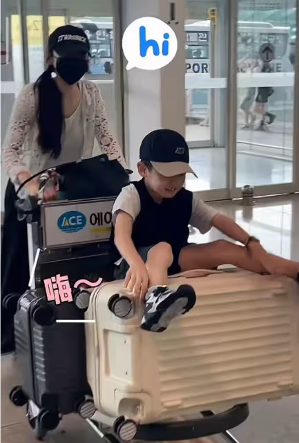 秋瓷炫曬兒子近況,6歲啪嗒罕露正臉,像爸又像媽顏值太高了