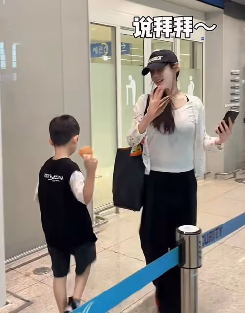 秋瓷炫曬兒子近況,6歲啪嗒罕露正臉,像爸又像媽顏值太高了