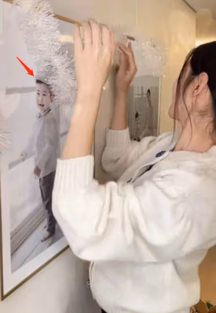 秋瓷炫曬兒子近況,6歲啪嗒罕露正臉,像爸又像媽顏值太高了