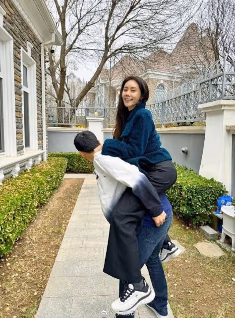 秋瓷炫曬兒子近況,6歲啪嗒罕露正臉,像爸又像媽顏值太高了