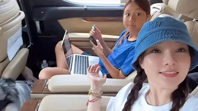 李小璐曬女兒暑假日常,大方提及前夫賈乃亮,甜馨容貌身高像爸爸