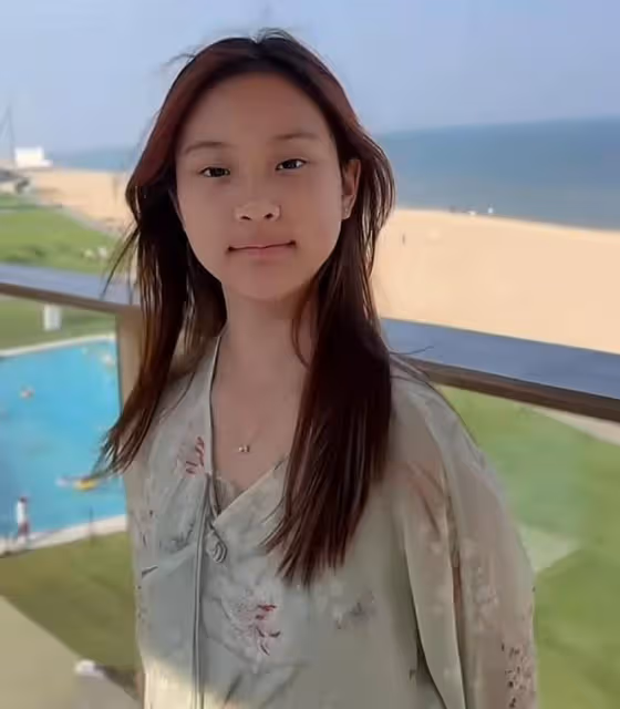 李小璐曬女兒暑假日常,大方提及前夫賈乃亮,甜馨容貌身高像爸爸