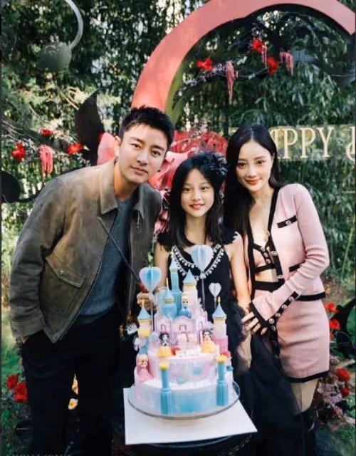 李小璐曬女兒暑假日常,大方提及前夫賈乃亮,甜馨容貌身高像爸爸