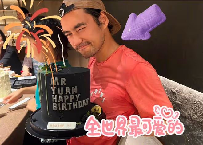 袁弘生日曬全家福,張歆藝與兒子夾吻老袁,5歲四坨尖下巴像媽媽