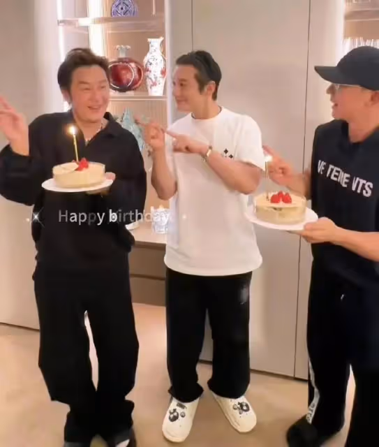 黃曉明葉珂同框膩歪甜齁,對比他看葉珂和baby的眼神,天差地別