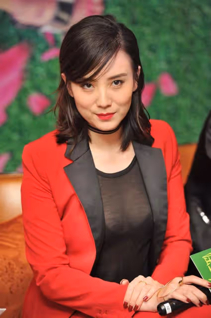 43歲小宋佳,為什麼多年無人敢娶,這下看明白了