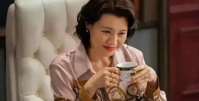 趙麗穎拿下飛天視後,唐嫣劉琳楊蓉李庚希的表情像宮斗劇
